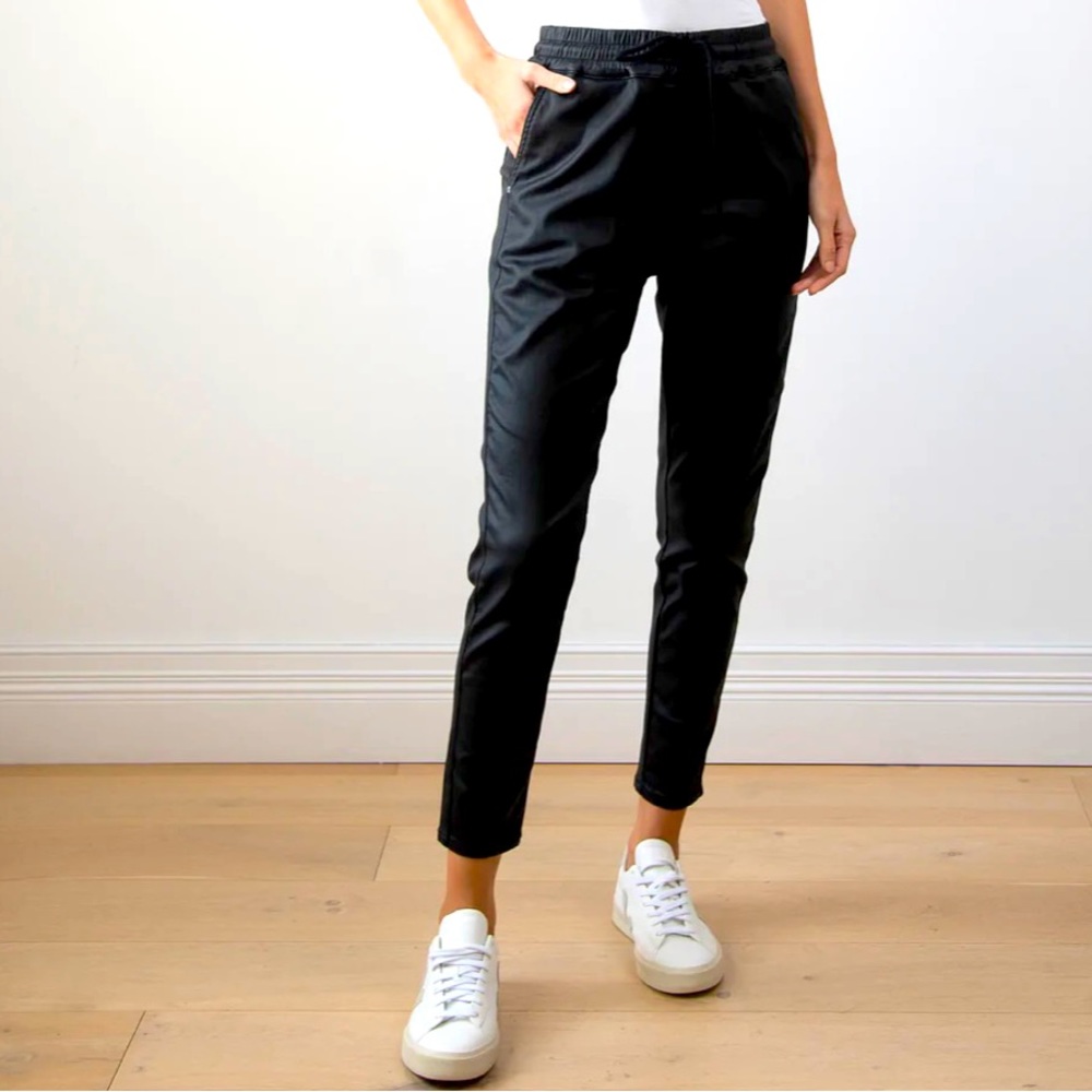 NWT Pants Matte Stretch joggers Black, size L.